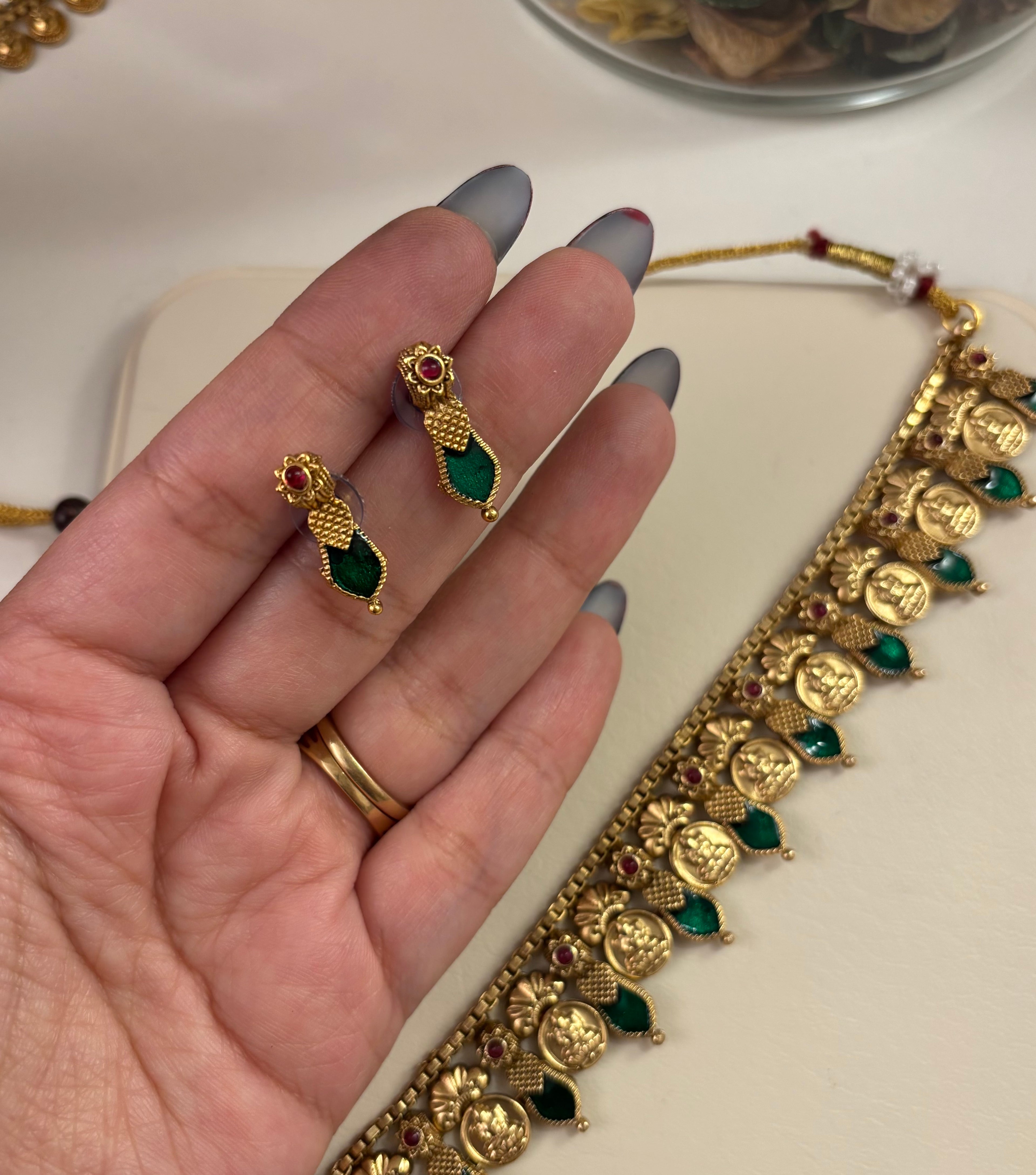 Emerald Laxmi Necklace With Stud