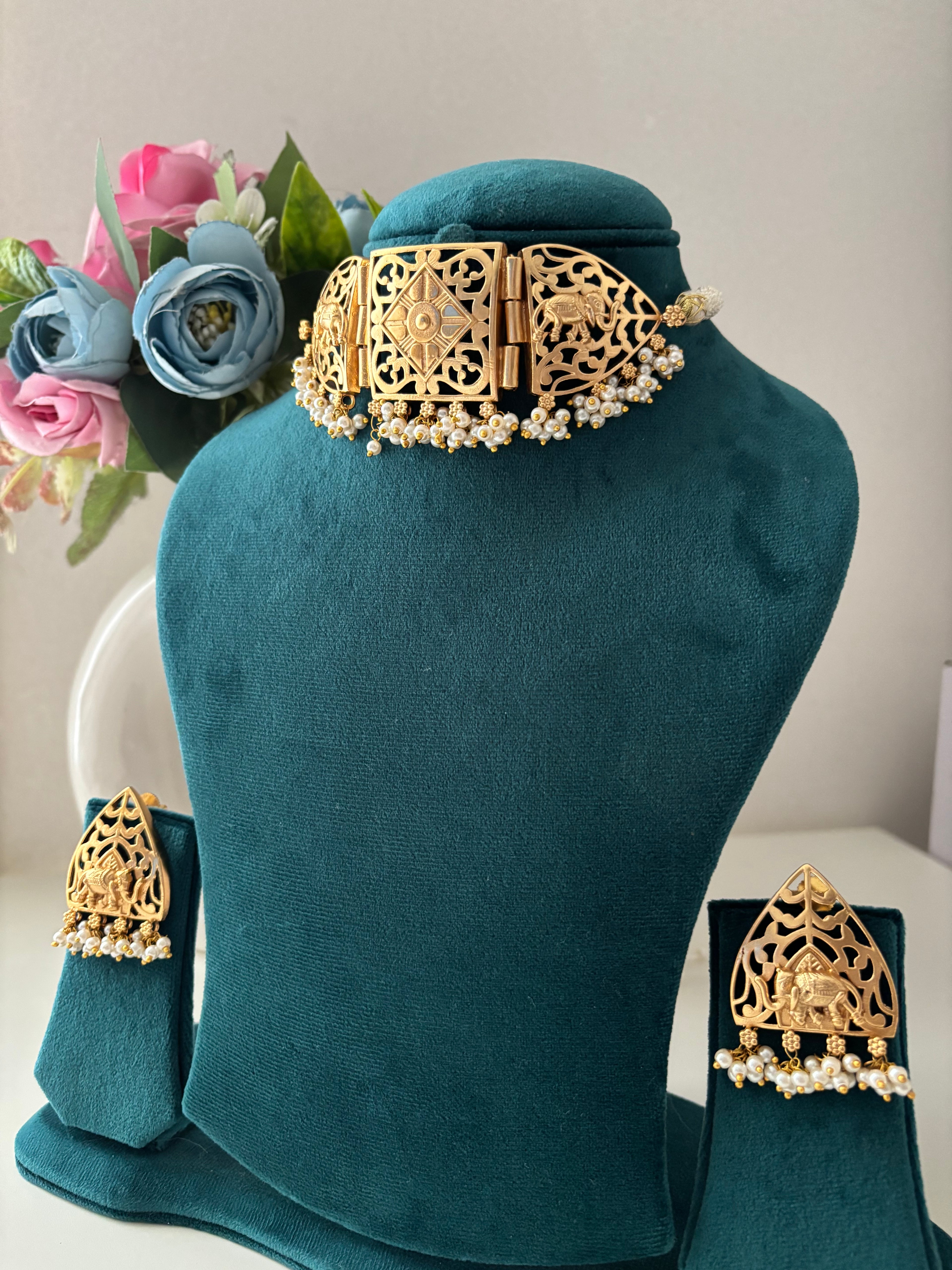 Premium Brass Jadau Choker Set With Stud Earrings